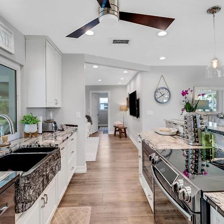 Inviting Lakeview Home L Pool L Close To Beaches Marco Island Bagian luar foto